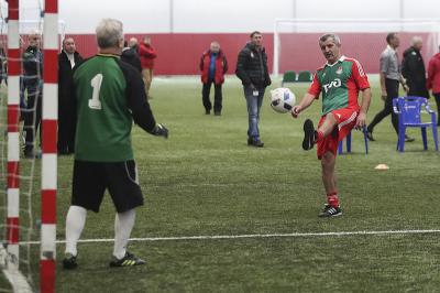 Гарник Авалян (с мячом)